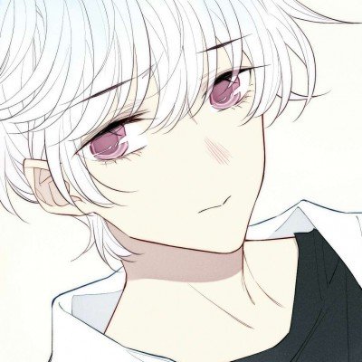 女孩不慎摔坏标本 馆长暖心安抚